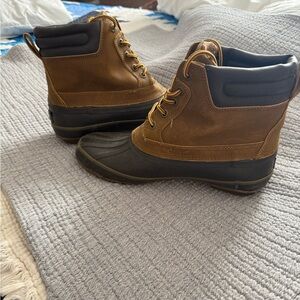 Izod Men's Tan and Black Marsh Boots